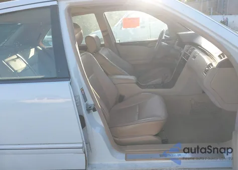 2000 Mercedes-Benz E 320 from USA, damaged, VIN WDBJF65J2YB123160